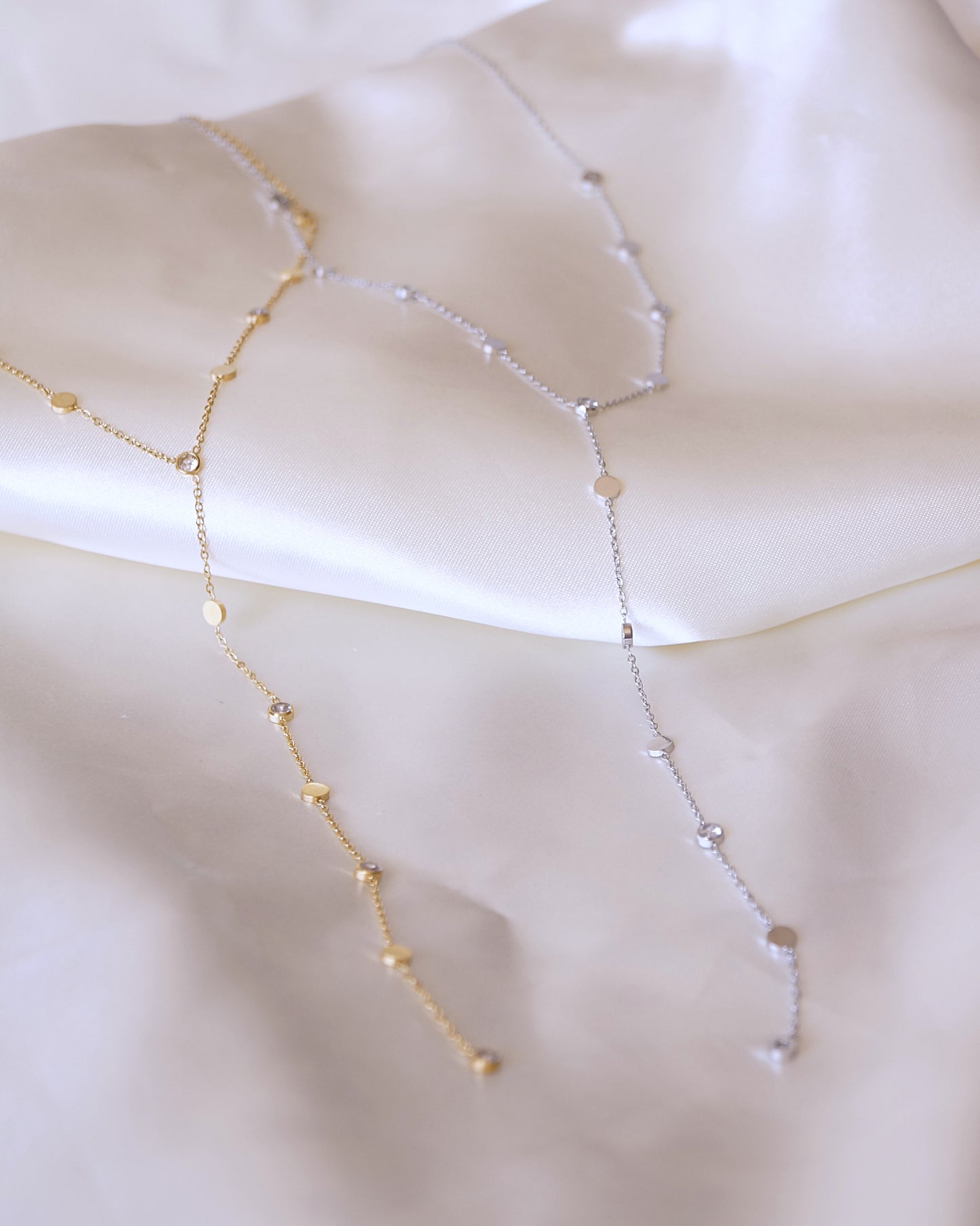 Détail collier Y DELICE style lasso empiècement 14,5cm acier inoxydable élégant