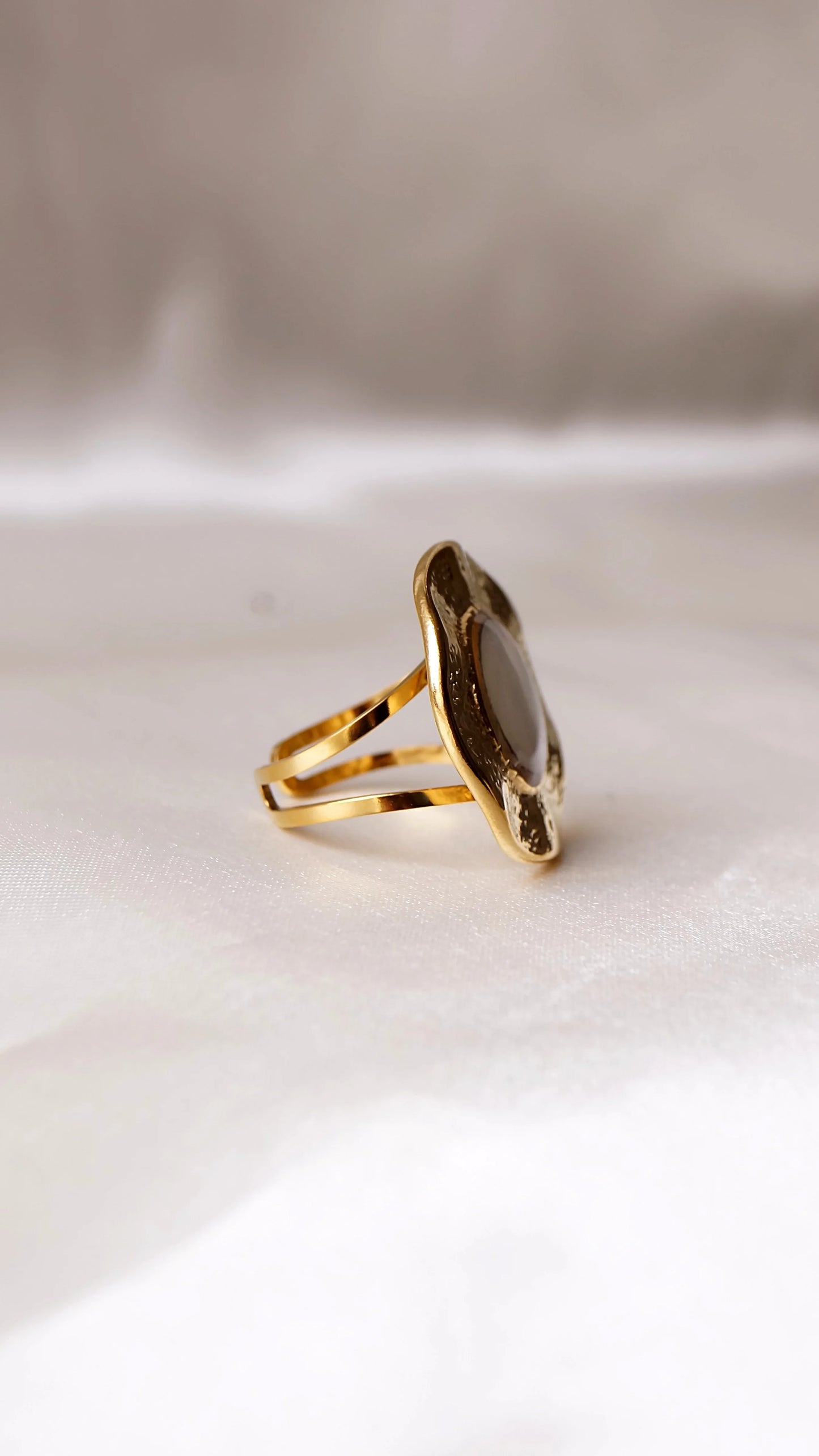 Bague "SOLEIL NACRÉ" - Bleu Saphir