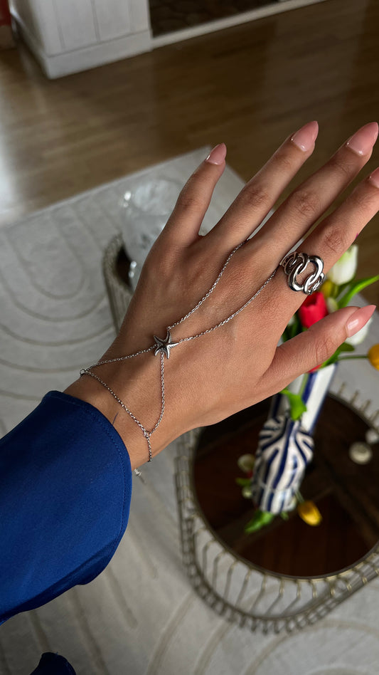 Chaine de main "LUNA" · Argentée - Bleu Saphir