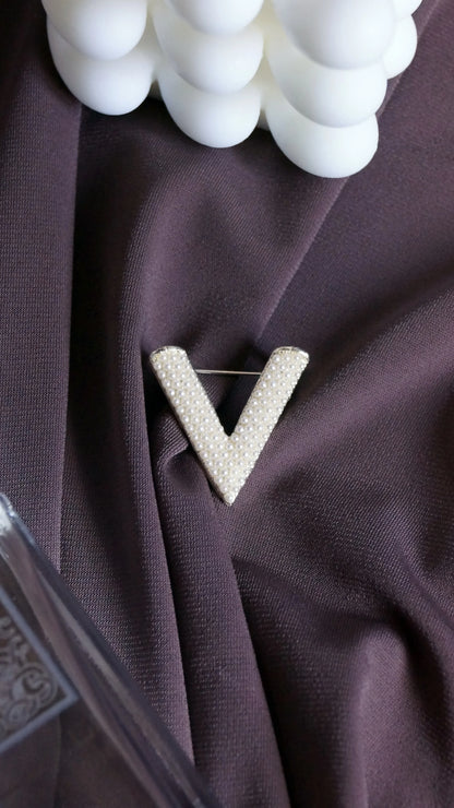 Broche "V" - Bleu Saphir